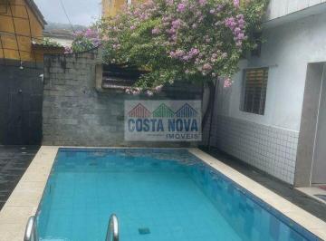 Casa · 450m² · 4 Quartos · 4 Vagas · Casa espaçosa, 450m², com 4 quartos, piscina e 4 vagas