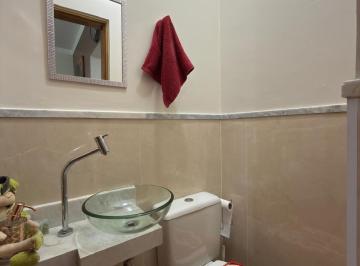 4cc30d6c-fce1-4494-8f53-b59e23b40261 · Casa no condomínio Condomínio Residencial Canhemborá para venda com 2 quartos, sendo 2 suítes, 63m²