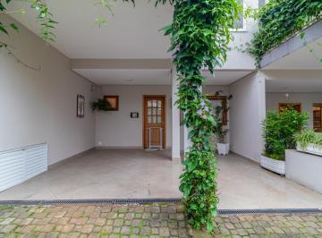 e1d129c2-8272-4f4f-9831-0c6cab85d455 · Casa no condomínio Condomínio Vila Hípica para venda com 4 quartos, sendo 2 suítes, 151m²