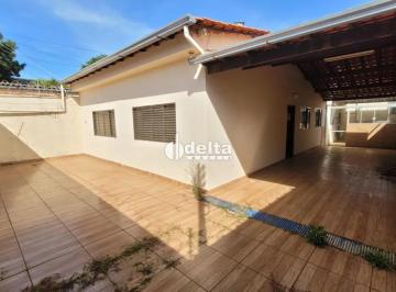 Casa · 360m² · 4 Quartos · 1 Vaga · Casa com 4 quartos, sendo 2 suítes, disponível para venda no bairro Nossa Senhora Aparecida, em Uber