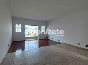 Casa · 276m² · 3 Quartos · 4 Vagas · Sobrado Residencial à Venda em Pinheirinho, Santo André — 276 m² Internos, 150 m² de Terreno