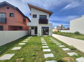 Casa · 98m² · 2 Quartos · 2 Vagas · Sobrado a venda com 2 suítes no bairro Areias de Palhocinha!