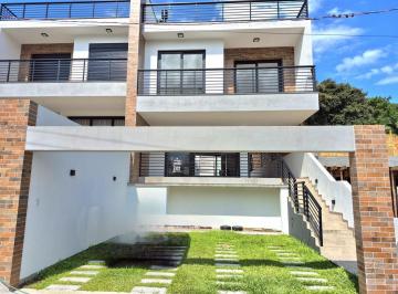 Casa · 156m² · 3 Quartos · 2 Vagas · Amplo sobrado de 3 suítes com 156 m2 + terraço vista mar com 80 m2!