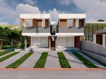 Casa · 127m² · 3 Quartos · 2 Vagas · Sobrados em construção com 3 suítes a 100 metros do mar!