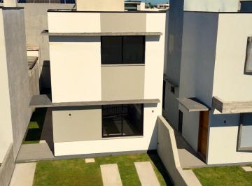 Casa · 83m² · 2 Quartos · 1 Vaga · Lindo sobrado com 2 suítes no bairro Areias de Palhocinha!