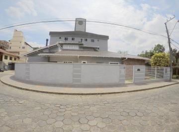 Casa · 236m² · 3 Quartos · 2 Vagas · Casa com Piscina no Bairro Velha – Blumenau/SC