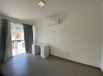 Casa · 73m² · 2 Quartos · 1 Vaga · Sobrado com 2 dormitórios, no bairro Boa Vista - 6 minutos do Centro da cidade