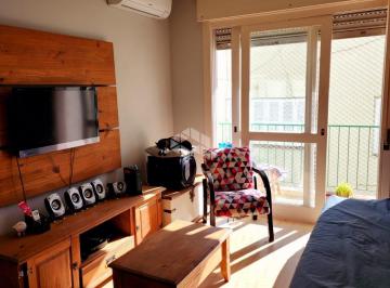 Apartamento · 44m² · 1 Quarto · 1 Vaga · Apartamento 1 dormitório com sacada e garagem no Menino Deus