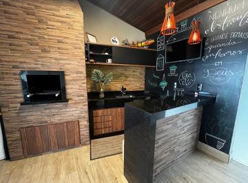 Casa de 3 quartos, Curitiba · Sobrado triplex em condomínio no coração de Santa Felicidade.