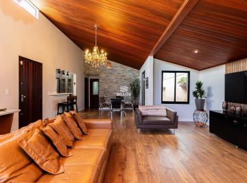 Casa · 119m² · 2 Quartos · 2 Vagas · Casa com 2 quartos à venda no bairro Ahú em Curitiba