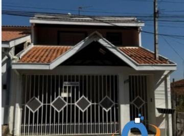 Foto 01 · Imperdível casa à venda no Jardim Santarém em São José dos Campos-SP. 3 quartos, 1 suíte, 3 banheiro