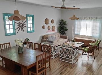 Casa · 219m² · 3 Quartos · 4 Vagas · Linda casa em Peruíbe com 3 dormitórios, edícula e área gourmet, próximo ao mar