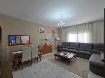Casa · 190m² · 4 Quartos · Casa à venda no centro de Pinhalzinho-SP próxima à praça e comércios