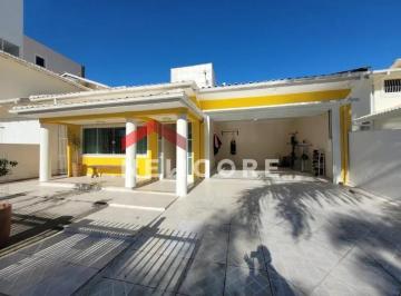 Casa · 220m² · 4 Quartos · 4 Vagas · Casa em Rua Coqueiros - Praia de Fora - Palhoça/SC