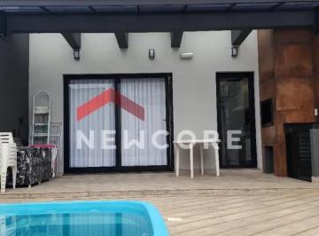 Casa · 82m² · 2 Quartos · 4 Vagas · Sobrado em Rua Lupicínio Rodrigues - Santo Inácio - Esteio/RS
