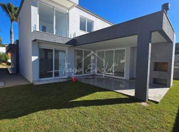 Casa · 220m² · 4 Quartos · 2 Vagas · Casa Alto Padrão com 220m² á aproximadamente 2km da Praia da Cachoeira do Bom Jesus.