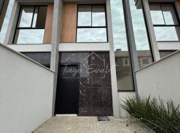Casa · 80m² · 2 Quartos · 1 Vaga · Sobrado com 02 suítes e 80m² á aproximadamente 900 metros da Praia dos Ingleses.