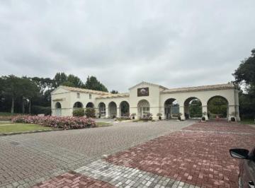 Casa de 4 quartos, Santana de Parnaíba · Casa com 416m² de metragem construída e 480m² de metragem do terreno, Santana de Parnaíba/SP