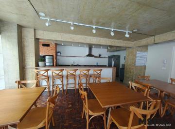 Apartamento · 70m² · 2 Quartos · MORE OU INVISTA NO CENTRO DE CURITIBA