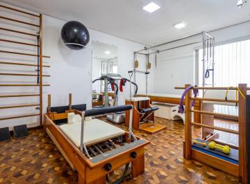 Comercial · 80m² · 12 Quartos · 4 Vagas · Casa comercial na Rua Guapiaçu, N. 202 • 80 m²