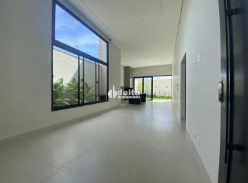 Casa · 250m² · 3 Quartos · 2 Vagas · Casa com 3 quarto sendo suíte disponível para Venda no bairro Aclimação em Uberlândia-mg