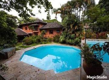 Casa · 900m² · 5 Quartos · 6 Vagas · Sobrado à venda em Cotia - 5 dormitórios e piscina / SP
