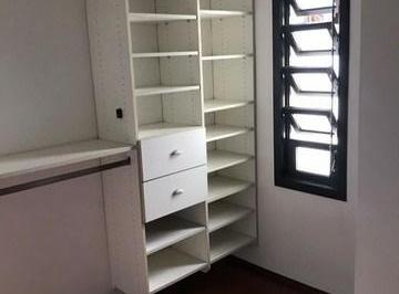 Casa · 172m² · 4 Quartos · 2 Vagas · Casa com 4 dorm. 1 suíte 4 banheiro 2 vagas de garagem