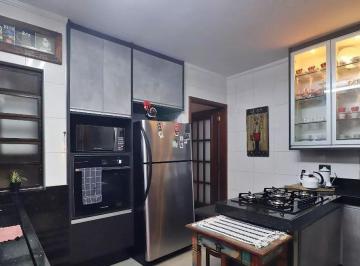 Casa · 360m² · 3 Quartos · 2 Vagas · Sobrado em Vila Floresta, 360m², 03 Dormitórios.