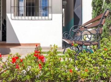 Casa · 209m² · 11 Quartos · 1 Vaga · Sobrado em Perdizes