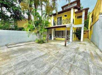 Casa · 120m² · 4 Quartos · 2 Vagas · Casa em Condomínio : / Residencial / Vargem Grande