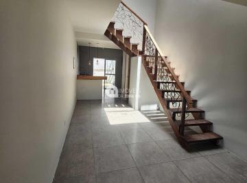 Casa · 98m² · 2 Quartos · 2 Vagas · Sobrado