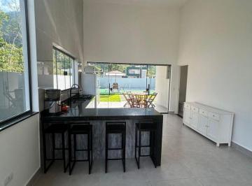 udobhzc2owixzmnhzgflnwi3_md · Belíssima casa de condomínio,próximo a praia da mococa em Caraguatatuba