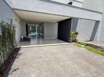 f12a9fd9a48442e2ecf3af5997b3d5ef813b1571 · Casa à venda no Residencial Humaitá – 3 suítes, piscina, 210m² de construção – ao lado do Passeio da
