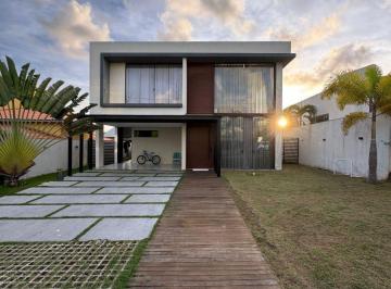 Casa de 4 quartos, Camaçari · Casa a venda em Alphaville Litoral Norte 3 com 4 suites piscina e mobiliada