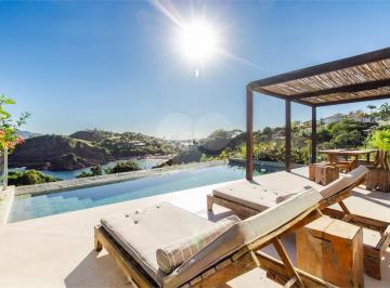 Casa · 250m² · 4 Quartos · 2 Vagas · Casa com 4 quartos à venda em Albatroz - RJ