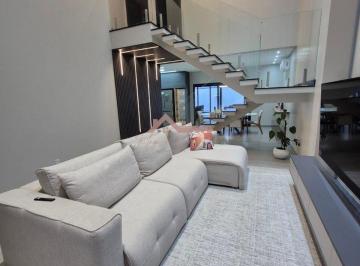 Casa · 217m² · 3 Quartos · 4 Vagas · Sobrado de Alto Padrão com 3 Suítes e Excelente Posição Solar