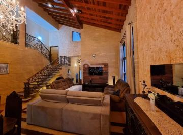 Casa · 281m² · 4 Quartos · 4 Vagas · Casa de Alto Padrão com Piscina e Excelente Estrutura