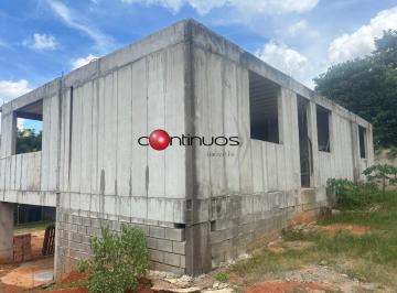 Foto 01 · Imperdível oportunidade de adquirir casa de 3 quartos com suíte, 2 salas e 6 vagas de garagem em Lag