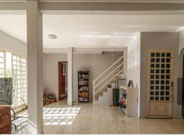 Casa de 6 quartos, Brasília · VENDO CASA NA QNM 07