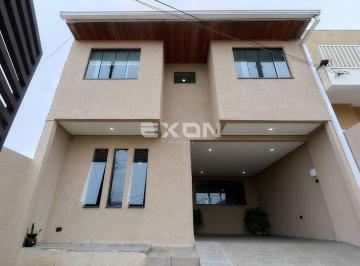 Casa · 143m² · 4 Quartos · 2 Vagas · Sobrado de 143 m² privativos no Xaxim