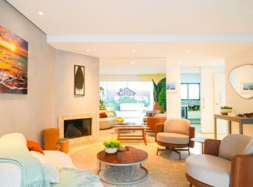 imagem · Casa à venda em Santana de Parnaíba, Tamboré, com 5 quartos, com 180 m², Tamboré