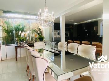 Foto 43 · Casa Luxo - 04 suítes, sendo 01 com closet, piscina com cascata, grande área de lazer, localização i