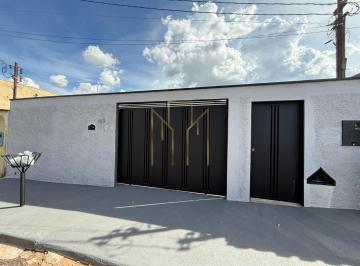 Foto 01 · Casa à venda em Uberlândia-MG, bairro Tocantins: 2 quartos, 1 sala, 1 banheiro e 3 vagas de garagem!