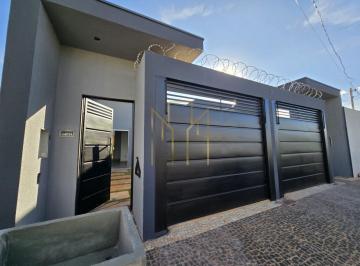 Foto 01 · Casa à venda em Uberlândia-MG: 3 quartos, 1 suíte, 1 sala, 2 banheiros, 3 vagas de garagem e 74,44m²