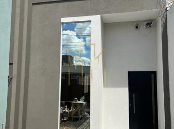 Foto 01 · Casa à venda em Uberlândia-MG, bairro Laranjeiras: 3 quartos, 1 suíte, 1 sala, 2 banheiros, 2 vagas,