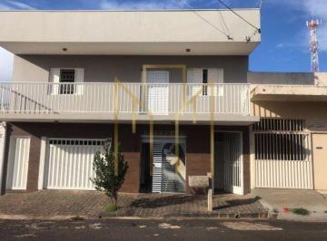 Foto 27 · Casa à venda em Uberlândia-MG, 4 quartos, 1 suíte, 1 sala, 3 vagas de garagem e 304m² de área!