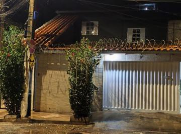 Foto 01 · Imperdível! Casa à venda em Uberlândia-MG, bairro Santa Luzia, 3 quartos, 1 suíte, 305m² - Agende su