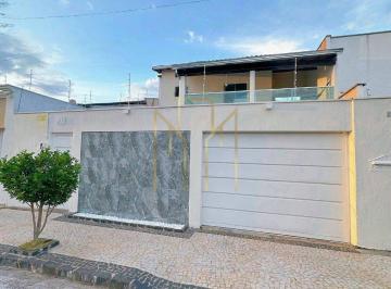 Foto 01 · Imperdível oportunidade! Casa à venda em Uberlândia-MG, Alto Umuarama, com 3 quartos, 1 suíte, 1 sal