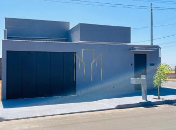 Foto 01 · Imperdível! Casa de 3 quartos, 1 suíte, 2 vagas de garagem no Jardim Ipanema, Uberlândia-MG - 120m².