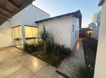 Foto 01 · Imperdível casa à venda em Uberlândia-MG, Bosque dos Buritis: 3 quartos, 1 suíte, 1 sala, 1 banheiro